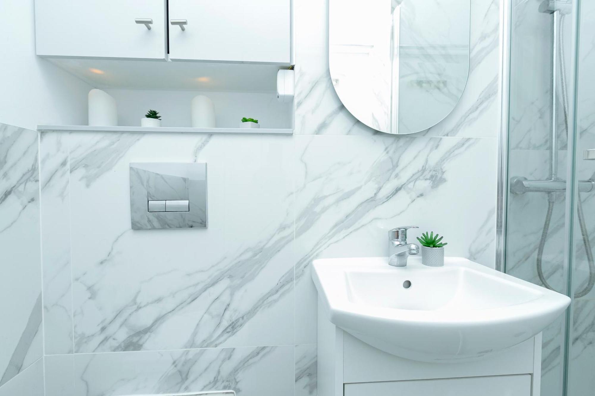 Bagno 7 Grey - Stacja Metra 300m - Underground Station 300m Better Butas Warsaw
